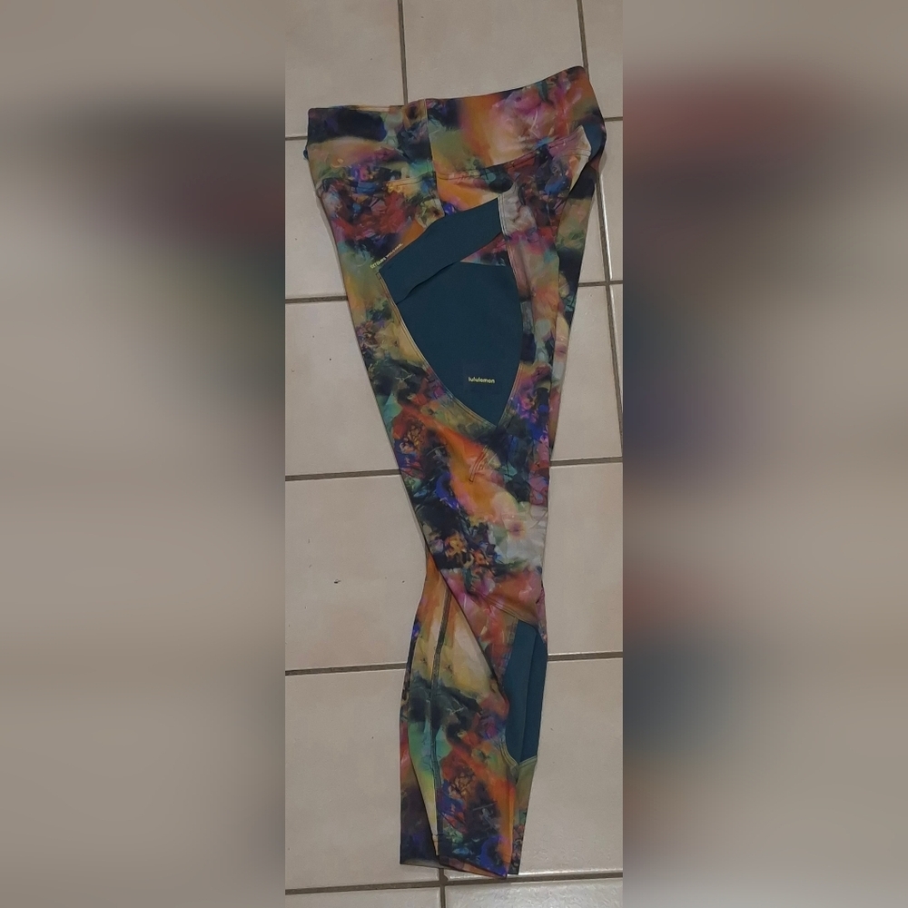 Lululemon Cargo Super-High-Rise Hiking Tight 25" – Sunbeam Floral Multi – Size 6 - Picture 3 of 5